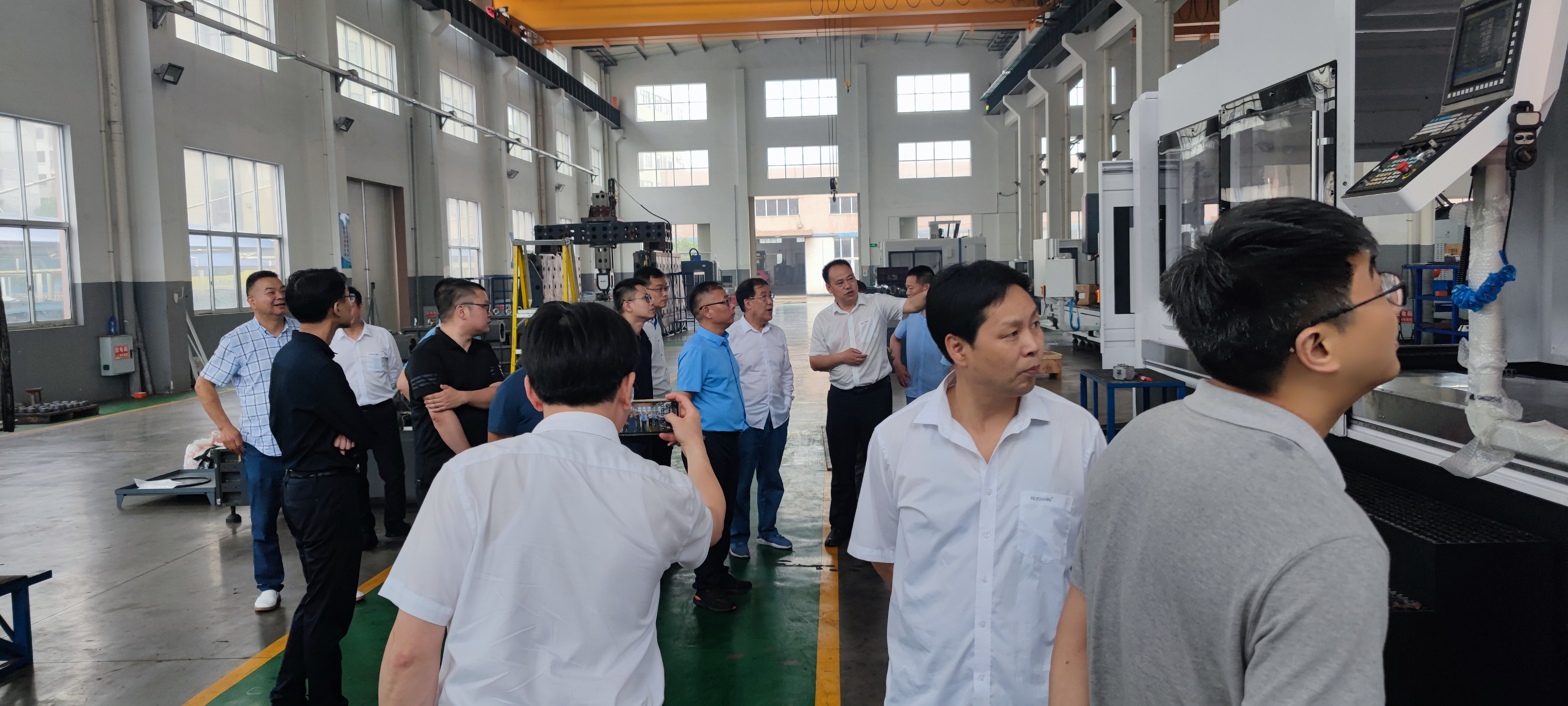 數(shù)控雕銑機(jī),模具雕銑機(jī),立式加工中心,石墨雕銑機(jī)-凱博數(shù)控 數(shù)控雕銑機(jī),模具雕銑機(jī),立式加工中心,石墨雕銑機(jī)-凱博數(shù)控